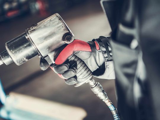 Klucz udarowy pneumatyczny — czym jest i jak go wybrać?