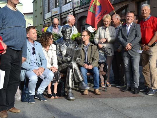 Kociewiacy u Landowskiego w 10. rocznicę śmierci poety.