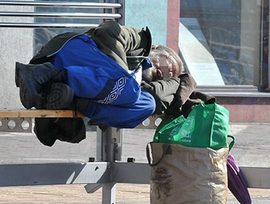 Koczowisko dla bezdomnych na dworcu. Zapaszki nie do zniesienia