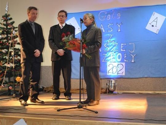 Kolędy, historyczne tańce i… konta w banku