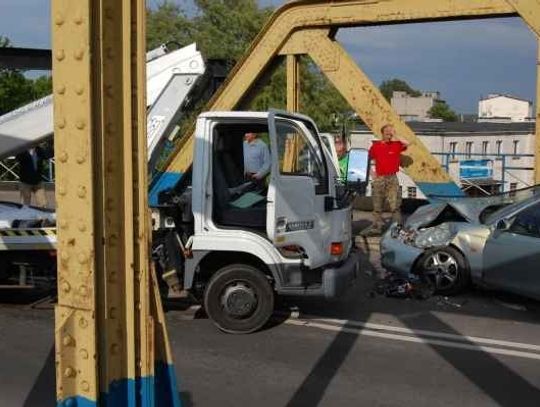 Kolejna kolizja na wiadukcie przy ul. 1 Maja w Tczewie. Ile razy jeszcze?