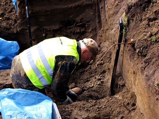 Koniec ekshumacji w parku - pół tysiąca ciał w dołach