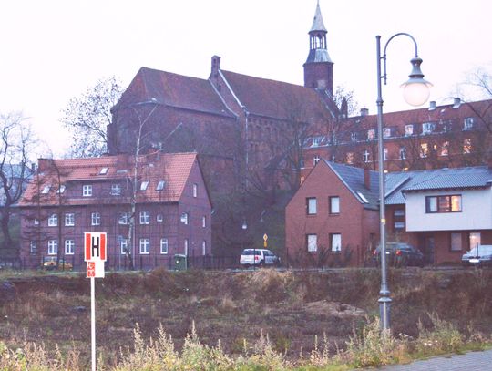 Kontrowersje. Na bulwarze powstaje restauracja i kamienica. 