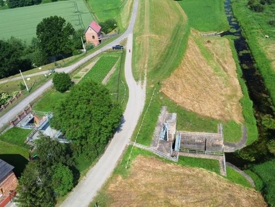 Koszenie na wałach przeciwpowodziowych dobiega końca