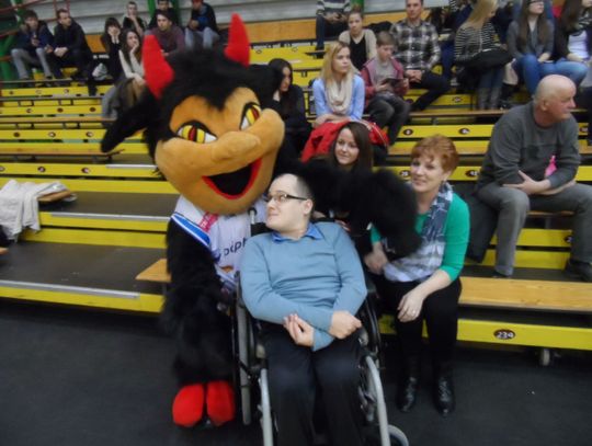 Koszykarze zagrali dla niepełnosprawnych dzieci