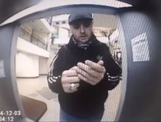 Kradł karty bankomotowe i wypłacał pieniądze - zarejestrował go monitoring