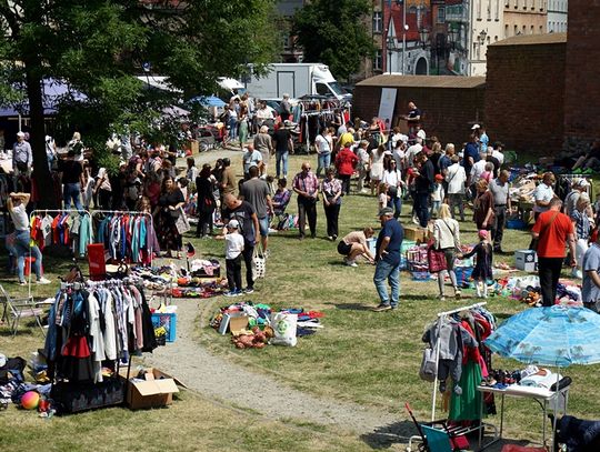 Kramarze przejęli Stare Miasto. Ponad 100 kramów prezentowało domowe skarby