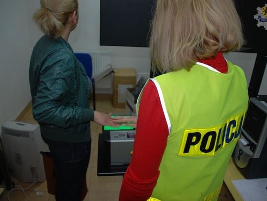 Kredyt na lewe papiery. Zapukali do drzwi podejrzewanej kobiety