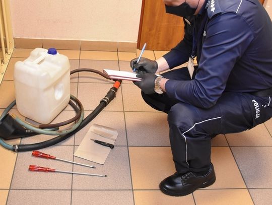 Kryminalni zatrzymali mężczyznę podejrzanego o kradzieże paliwa.