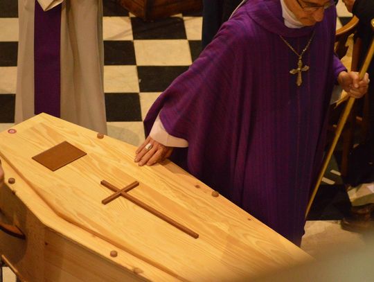 Kto dostanie pieniądze po śmierci bliskiego? ZUS wyjaśnia