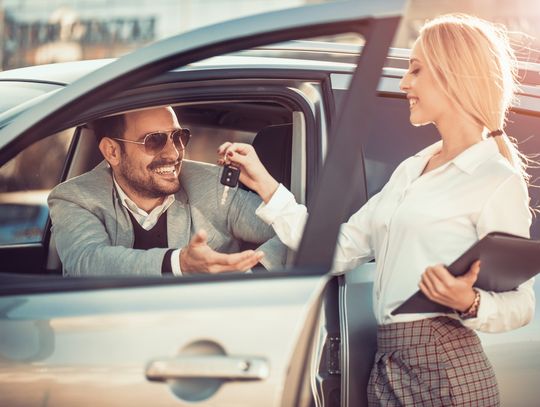 Kto nie wypożyczy auta z wypożyczalni?