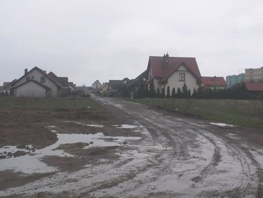 Kupili działki, pobudowali się, ale wody nie mają