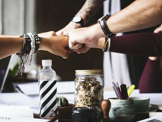 Kursy i szkolenia w WSB Szczecin. Warsztatowe metody pracy w małych zespołach.