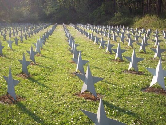 Kwiaty od władz Gdańska na Cmentarzu Wojennym Żołnierzy Radzieckich
