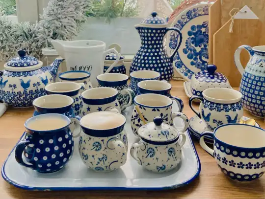 Ładna filiżanka ze spodkiem na prezent - jak szukać inspiracji?