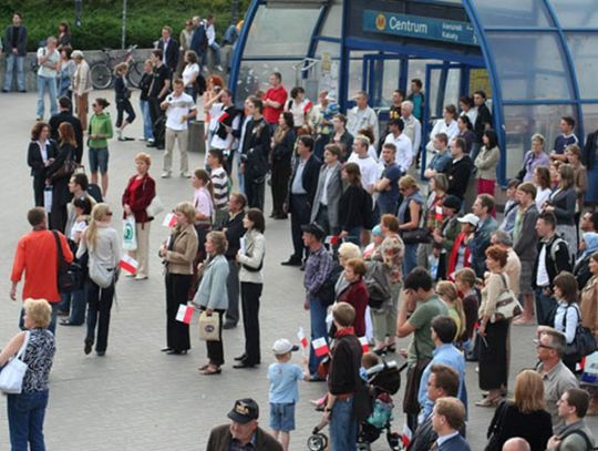 Łańcuch pamięci. 1 sierpnia, Godzina W - syreny alarmowe o 17 na minutę