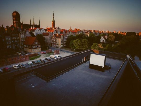 Letnie kino na dachu Teatru Szekspirowskiego