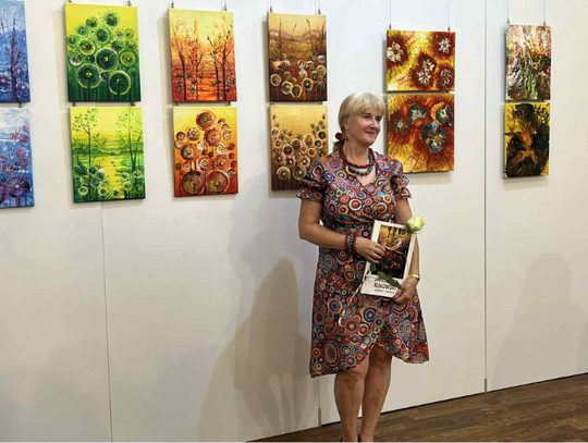 Linia czy plama? Wernisaż malarstwa Jolanty Sampławskiej w Tczewie.