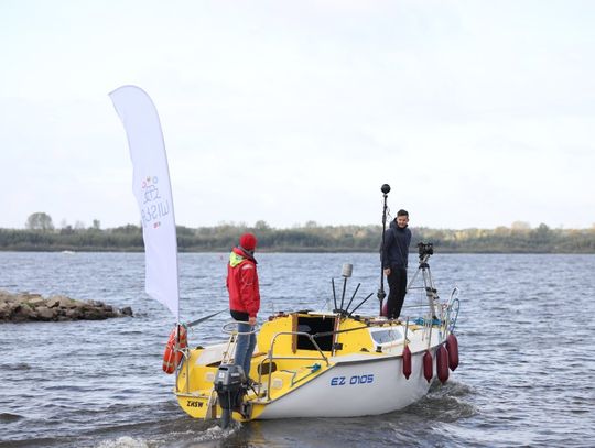Łódka Facebooka wyruszyła z Płocka. W sobotę dotrze do Gdańska.