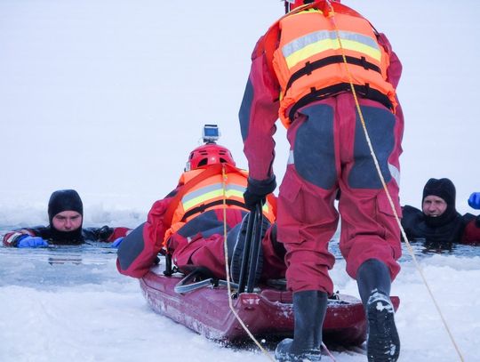 Lodowa Pułapka 2 - ćwiczenia strażaków z powiatu słupskiego