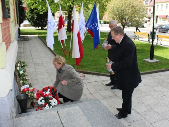  Ludzie żyją tak długo, jak długo żyje pamięć o nich. Szósta rocznica „Smoleńska” 