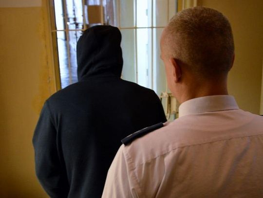 Ma 28 lat. Kradł, groził, zastraszał. W końcu wpadł. Do tego z narkotykami