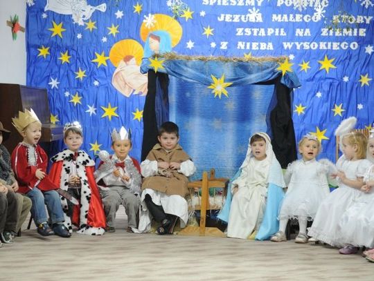 Mali aktorzy jako aniołki... Teatralny debiut w przedszkolu