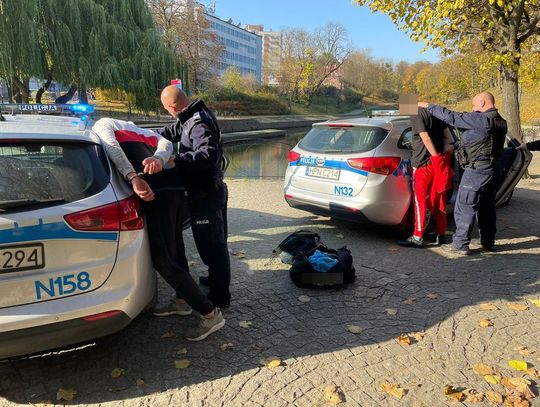 Małoletni wandale na przepustce z poprawczaka zniszczyli radiowóz policyjny