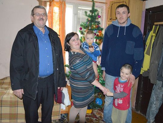 "Mamy siebie,  a to najważniejsze". Rodzina z małymi dziećmi potrzebuje naszego wsparcia 