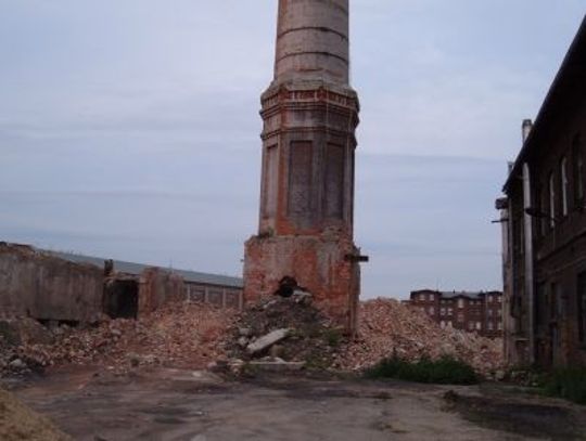 Market zamiast cukrowni - komin jeszcze stoi