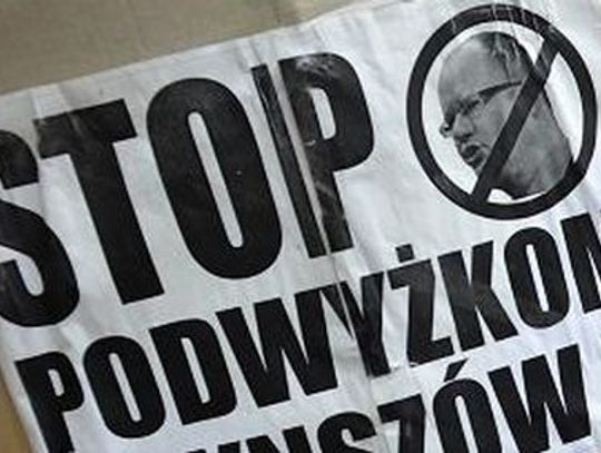 Marsz Pustych Garnków w Gdańsku - pod mieszkaniem prezydenta Adamowicza