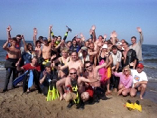 Marsz Śledzia w Zatoce Puckiej - w wodzie po pachy