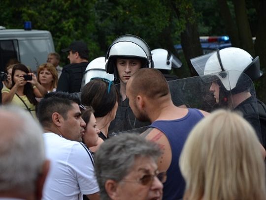 Marynarze i śląscy kibice - rozróba na gdyńskiej plaży