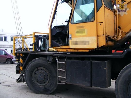 Maszynista z promilami, lokomotywą w dźwig