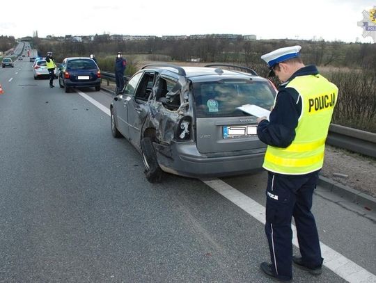Matka z dziećmi trafiła do szpitalu po zderzeniu na obwodnicy