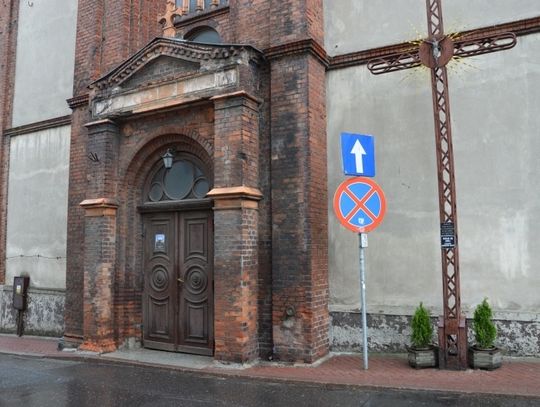 Matka zostawiła dziecko w... kościele. Maleństwo spało w wózku