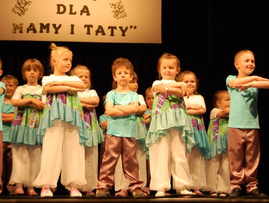 Mato, tato… Kochamy Was! Koncert „Jarzębinki” w CKiS