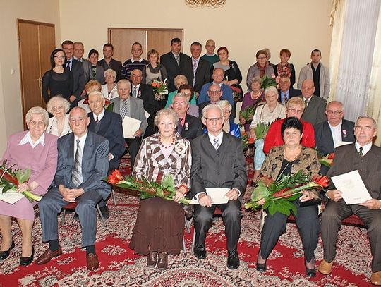 Medale, kwiaty i życzenia