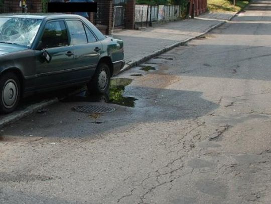 Mercedes potrącił rowerzystkę