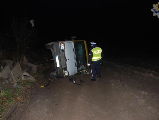 Mercedes przewrócił się na dach - 1 osoba ranna