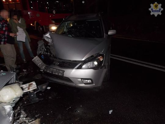 Mercedesem czołowo w kia - na podwójnym gazie