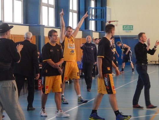 MF Meble wygrywają z ekipą KS Basket!