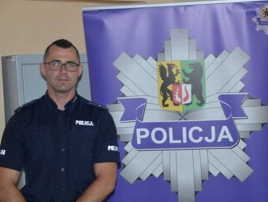 Miał już poprzecinane ręce. Policjanci uratowali 54-letniego mężczyznę.