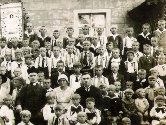 Mierzyli nawet do dzieci z pistoletów 