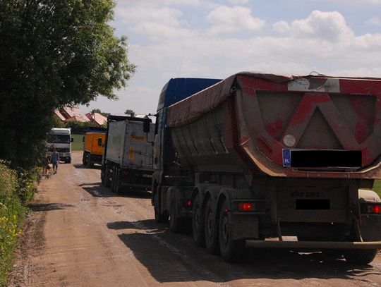 Mieszkańcy mają dość tirów pod oknami