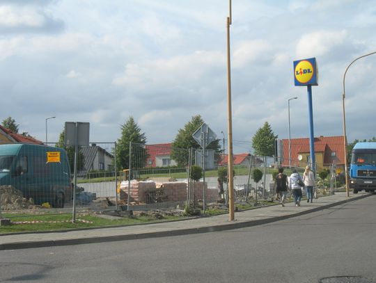 Mieszkańcy pytają: co się stanie z marketem?