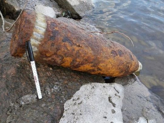 Mieszkaniec znalazł w Wiśle 50-centymetrowy pocisk!