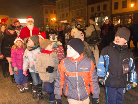Mikołajki i Dzień wolontariusza na starogardzkim Rynku 