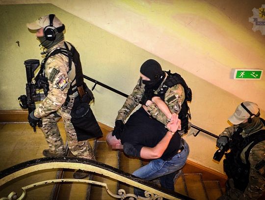 Milion złotych w gotówce w mieszkaniu podejrzanego o handel dopalaczami