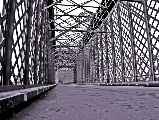 Miłośnicy mostu: „Zgroza i kuriozum”